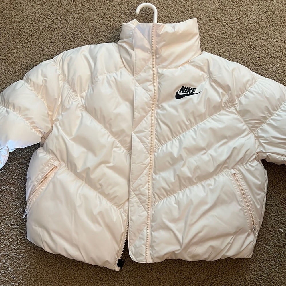 Nike snow puffer jacket cropped